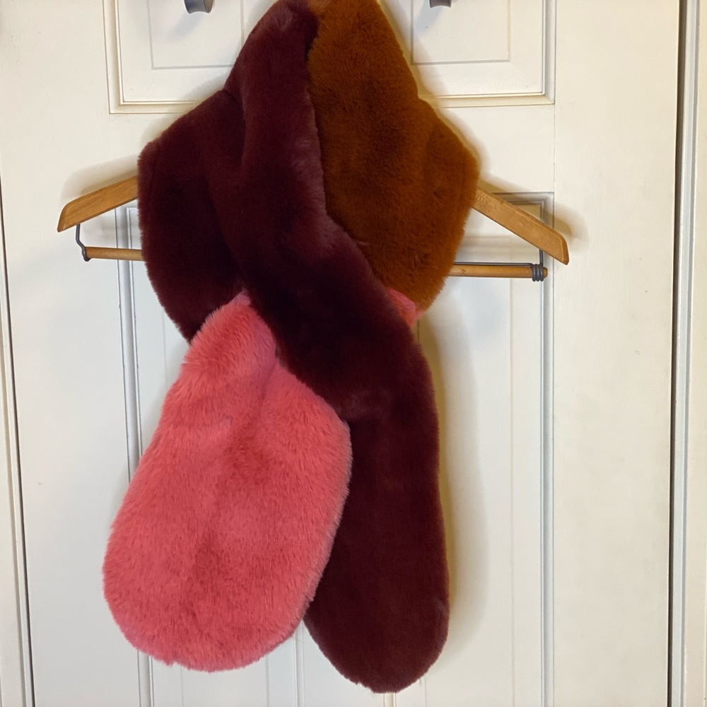 Super Soft Echo Faux Fur Scarf
